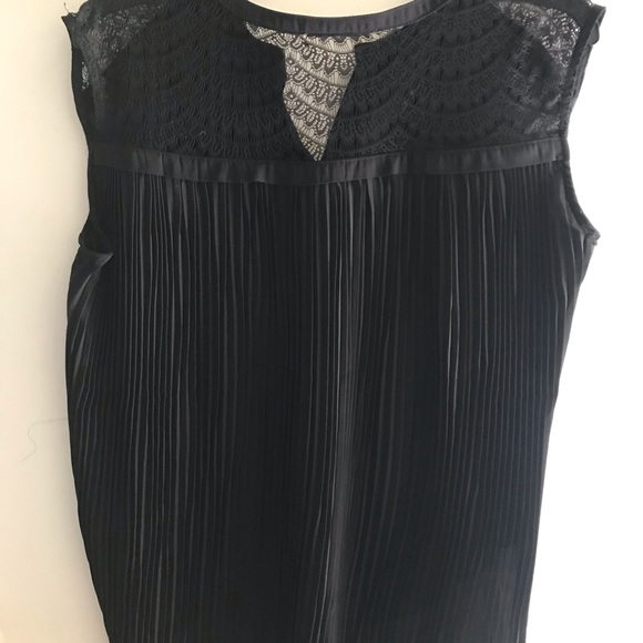 Tops - Black button down hi-lo pleated lace back blouse M